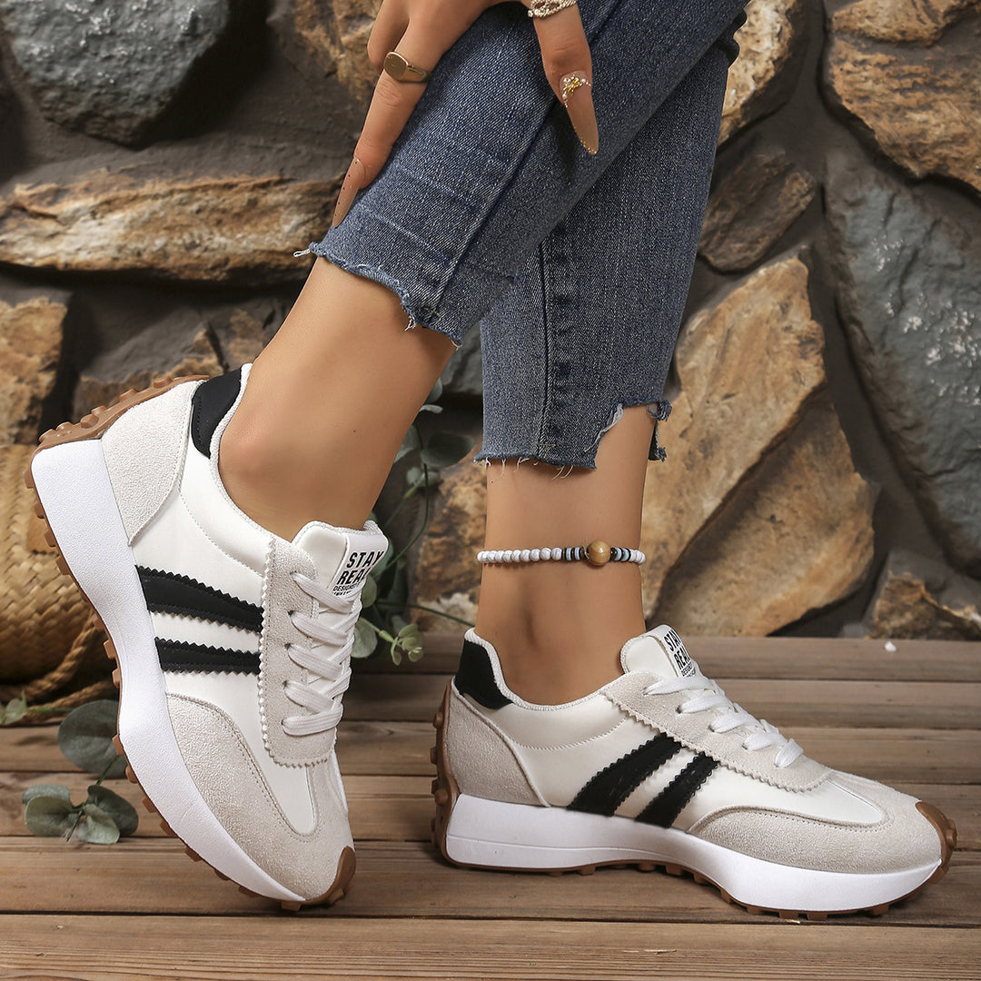 Damen Retro-Sneaker mit profilierter Gummisohle und dekorativen Zierstreifen Shop Nory