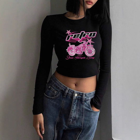 Damen nan figurbetontes langärmeliges Cropped-Shirt mit fotorealistischer Lippen-Collage und schmaler Passform Shop Nory