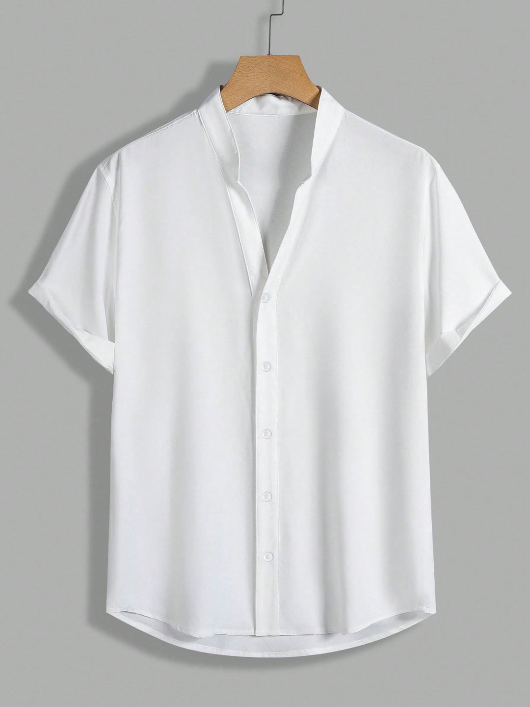 Herren Kurzarm-Hemd mit modernem Stehkragen und praktischen Knopfdetails