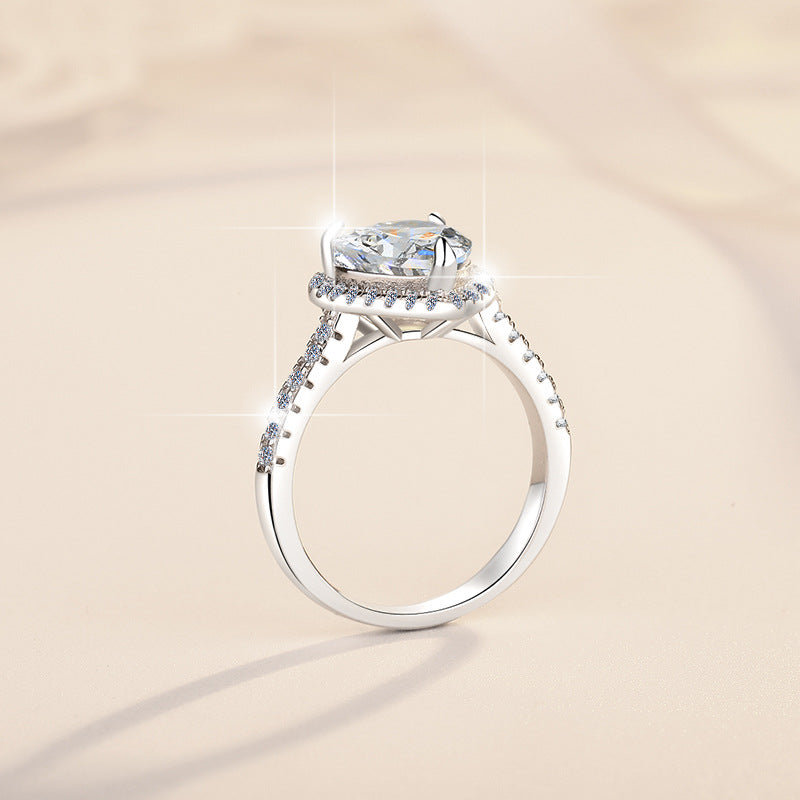 Damen-Verlobungsring mit herzförmigem Hauptstein und funkelnden Zirkonia Shop Nory