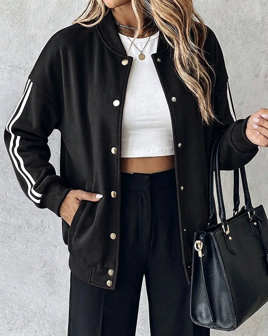 Damen Oversized Collegejacke mit Druckknopfleiste und kontrastierenden Streifenärmeln Shop Nory