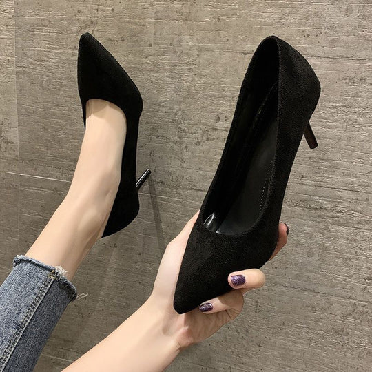 Damen Elegante spitz zulaufende Velours‑Optik Pumps mit schmalem Stiletto Shop Nory