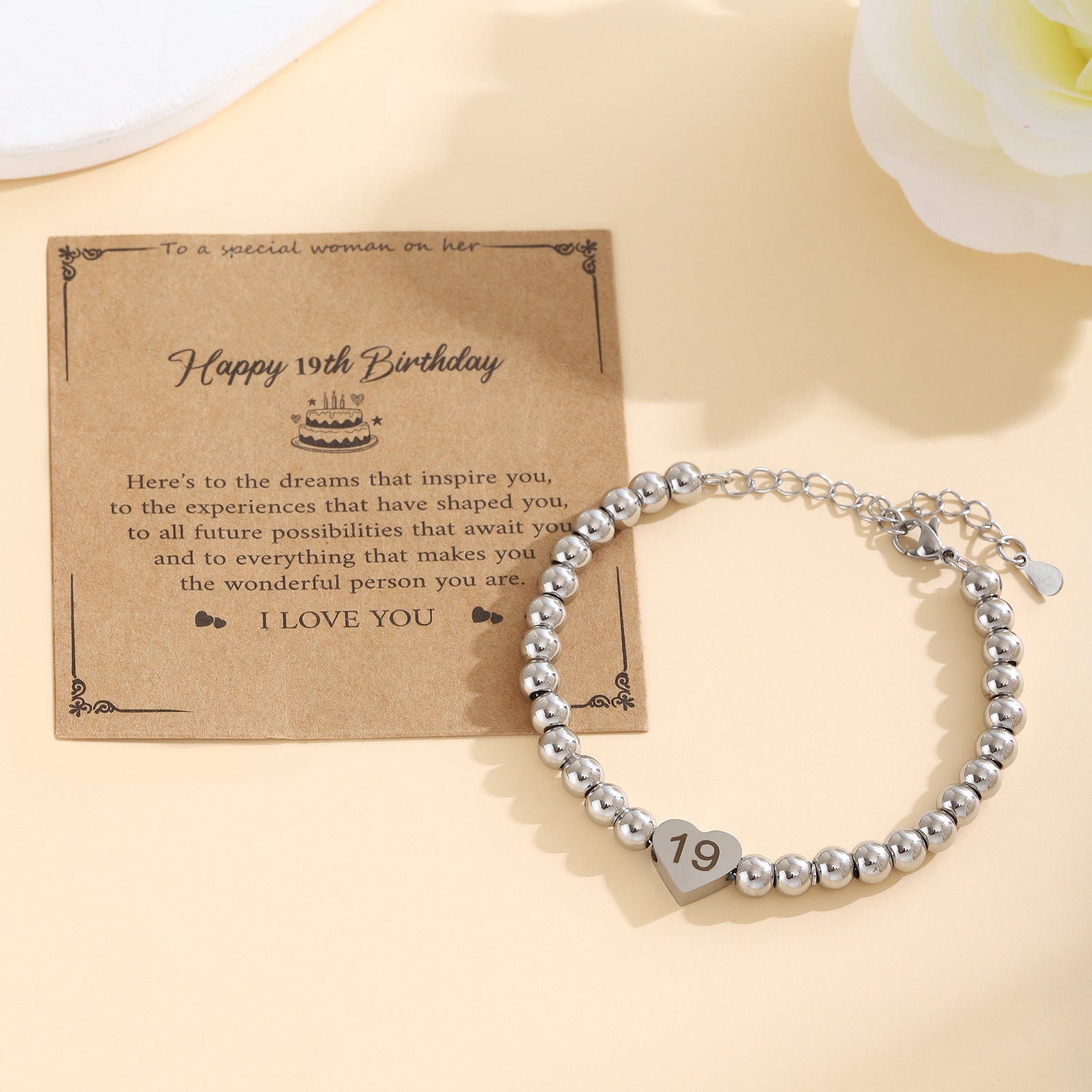 Damenarmband mit Herzanhänger und personalisierbarem Charm Shop Nory