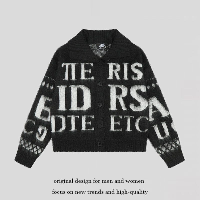 Damen Oversize Mohair-Strickjacke mit Knopfleiste, großem Reverskragen und typografischem Allover-Print Shop Nory