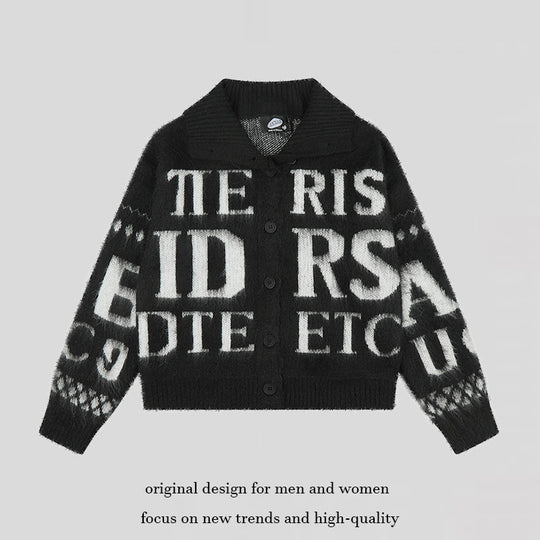Damen Oversize Mohair-Strickjacke mit Knopfleiste, großem Reverskragen und typografischem Allover-Print Shop Nory