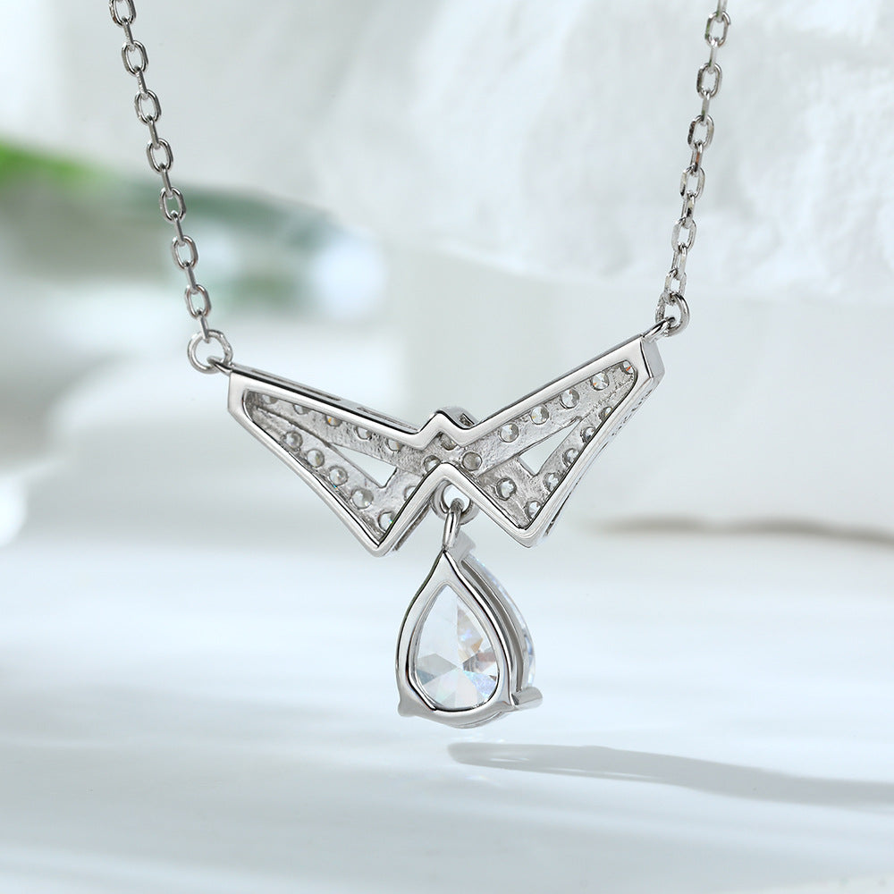 Damen Halskette mit funkelndem Zirkonia und tropfenförmigem Anhänger Shop Nory