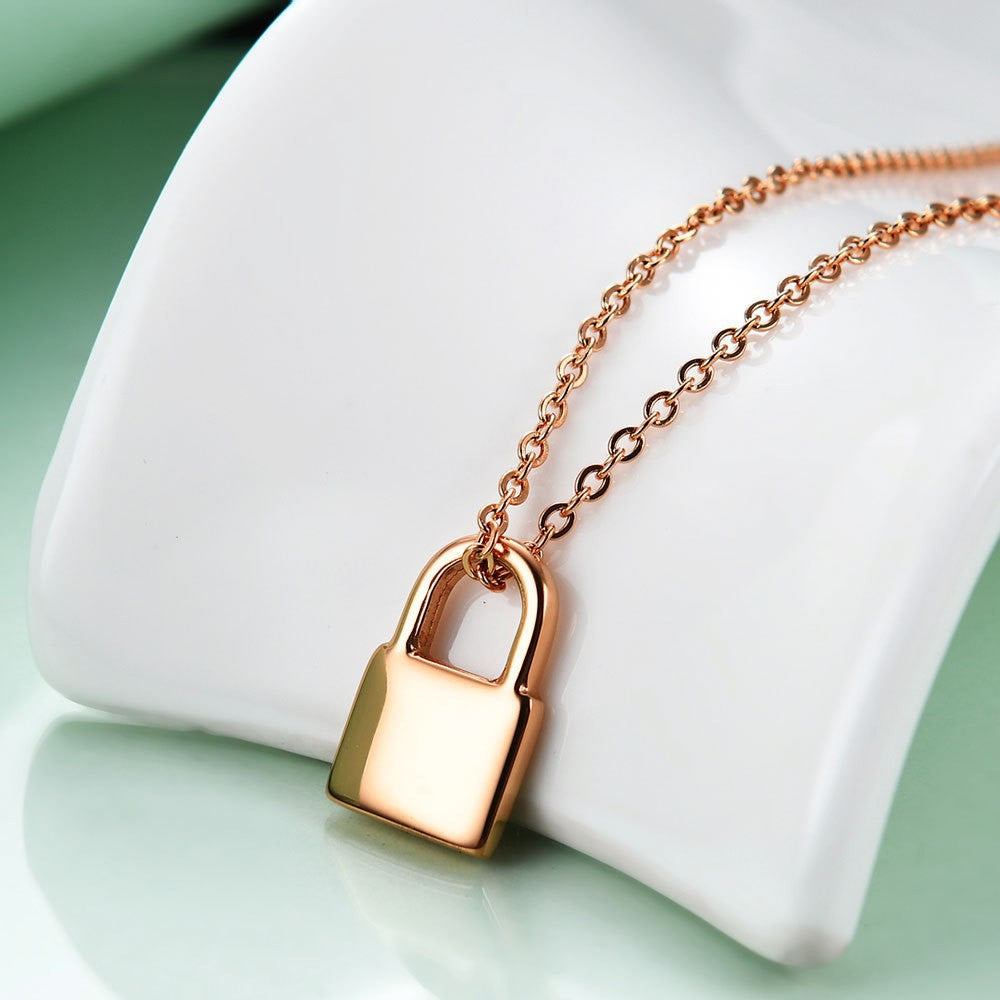 Damen Halskette mit stilvollem Vorhängeschloss-Anhänger und feiner Gliederkette Shop Nory
