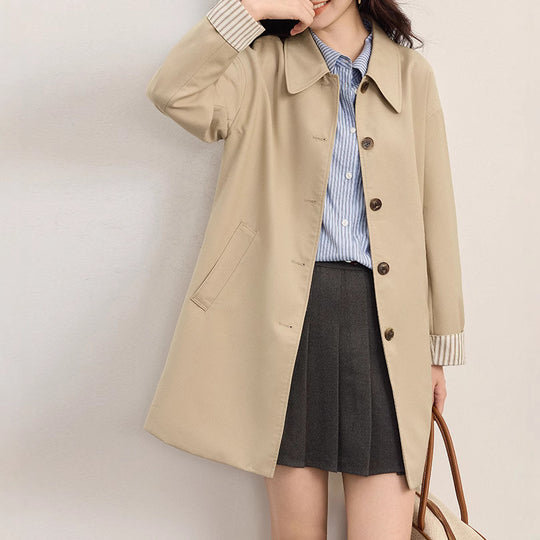 Damen Modische Übergangsjacke mit breitem Kragen und Knopfdetails Shop Nory