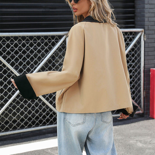 Damen Boxy-Kurzjacke mit kontrastierendem Kragen, Umschlagärmeln und Knopfleiste Shop Nory