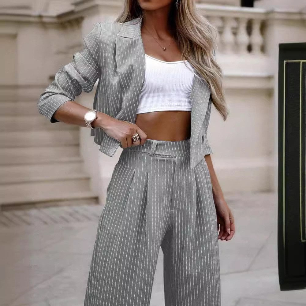 Damen modischer Blazer mit weit geschnittenen Hosen
