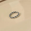 Damen gedrehter minimalistischer Schmuckring Shop Nory