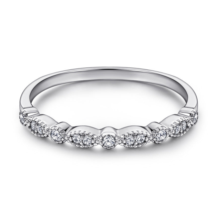 Damen herzförmiger Verlobungsring mit funkelnden Zirkonia-Details Shop Nory