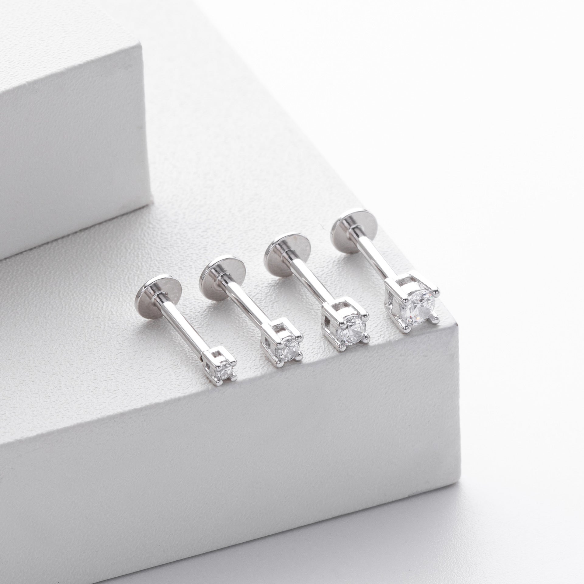 Damen Ohrstecker mit hochwertigem Zirkonbesatz aus 925 Sterling Silber Shop Nory