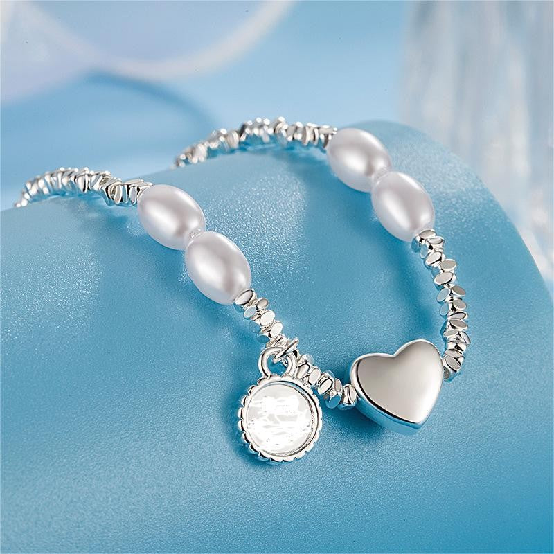 Damen Armband aus edlen Perlen mit herzförmigem Anhänger und funkelndem Element Shop Nory