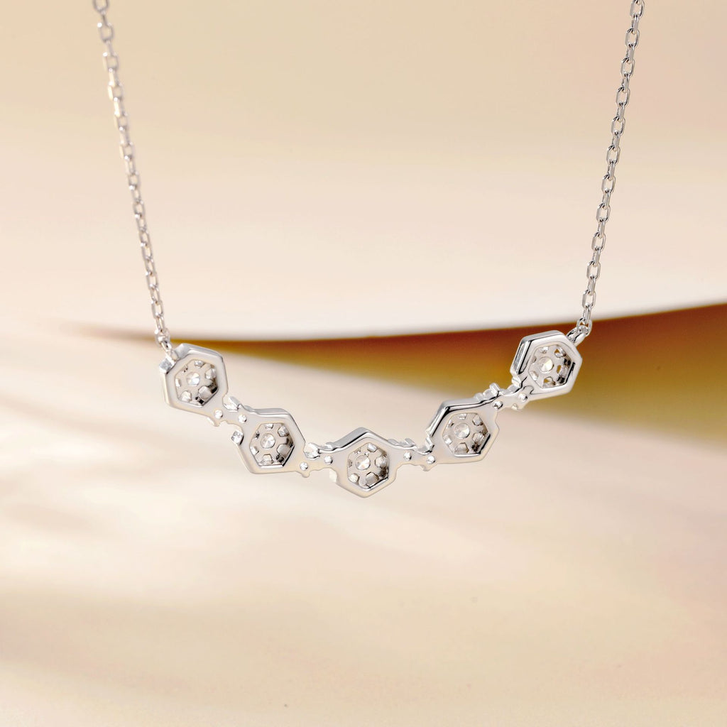 Damen Halskette mit hexagonalem Design und funkelnden Zirkonia Shop Nory