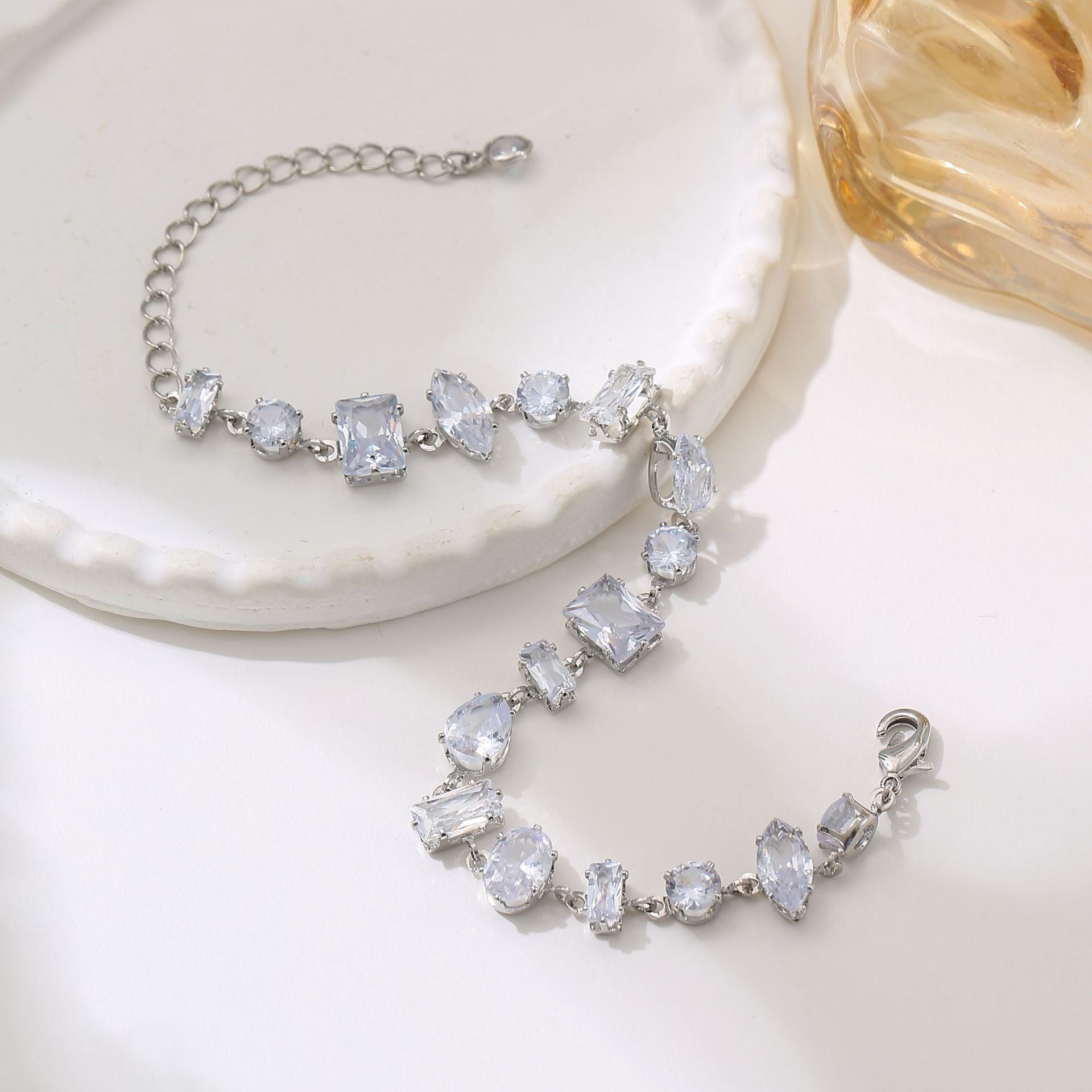 Kristallbesetztes Armband mit Verstellbarer Gliederkette