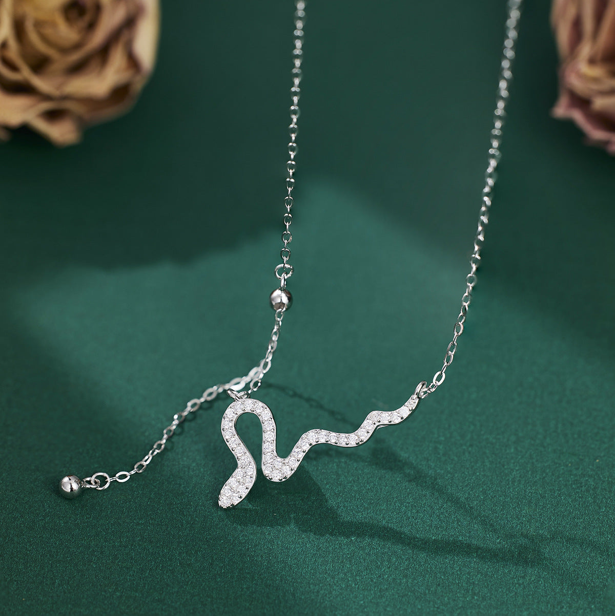 Damen elegante Halskette im Schlangen-Design mit funkelnden Zirkonia Shop Nory
