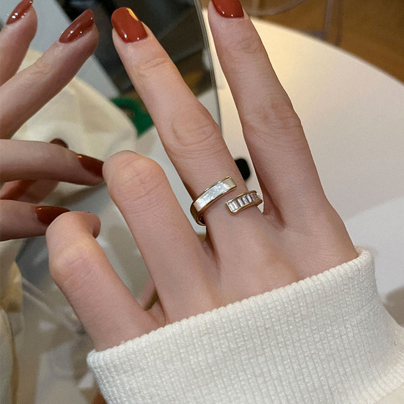 Damen modischer Ring mit modernem Design und eleganten Details Shop Nory