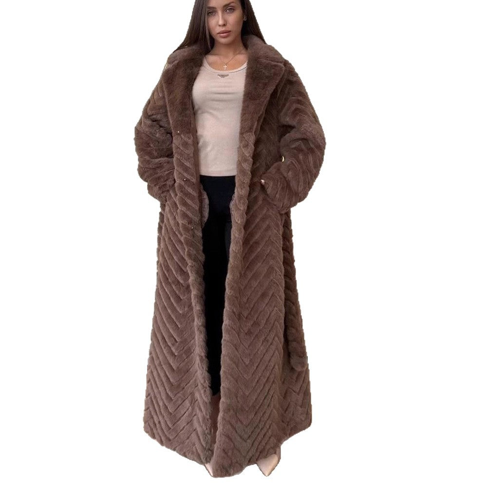 Damen Maxi-Kunstfellmantel mit Kapuze und Chevron-Steppung Shop Nory