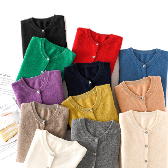 Damen Leichter Rundhals-Knopfcardigan in Kaschmiroptik mit feiner Rippkante und lässiger Silhouette Shop Nory