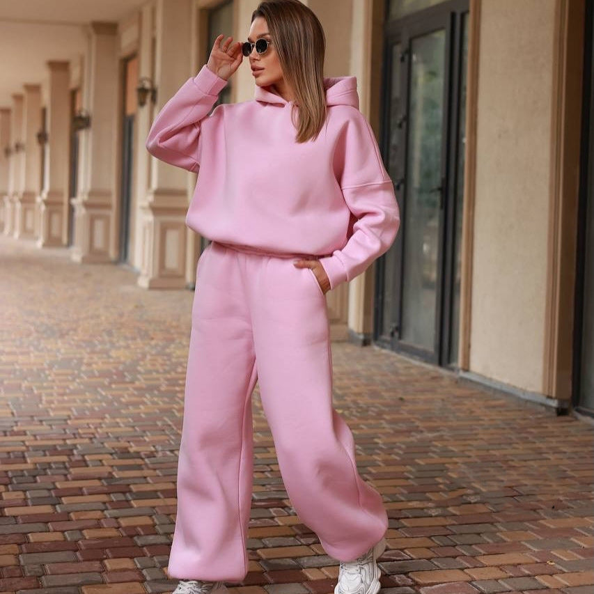 Damen Loungewear-Set mit oversized Kapuzenpullover und weiter High-Waist Jogginghose Shop Nory
