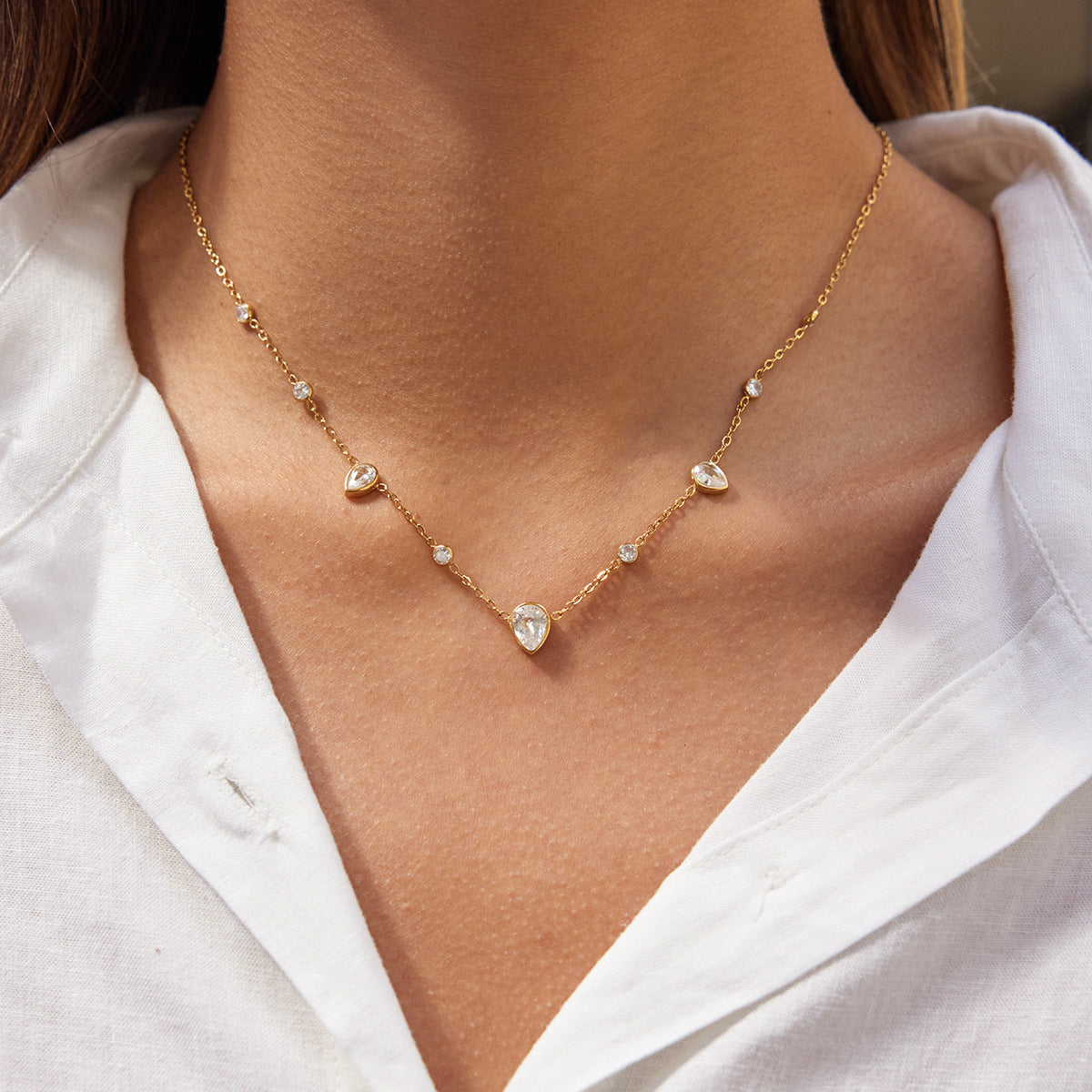 Damen Halskette mit elegantem zauberhaften Kristall-Design und wasserfester Edelstahlverarbeitung Shop Nory