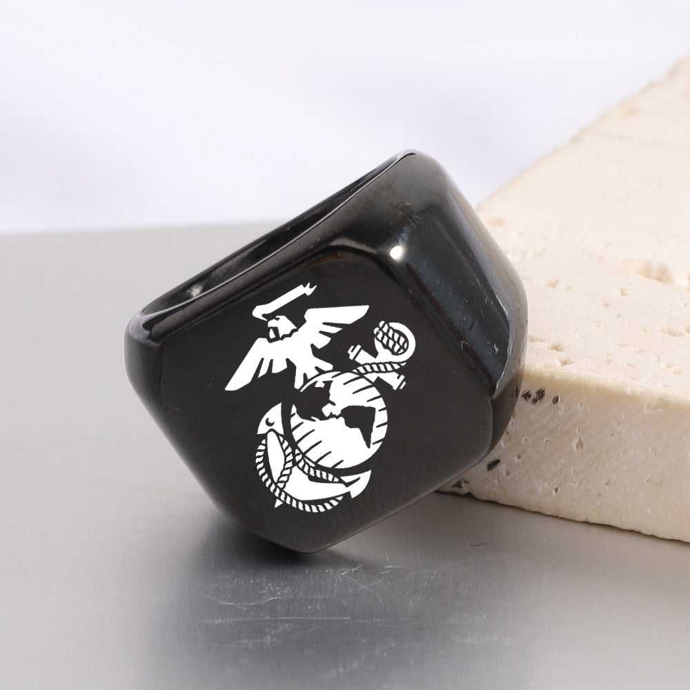 Herren Siegelring mit detailverliebtem Emblem Shop Nory