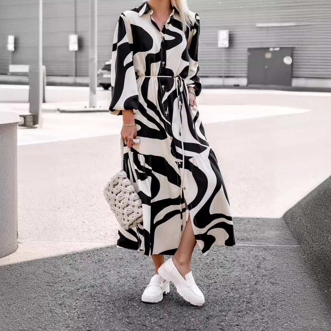 Damen Maxikleid mit modernem Muster und praktischem Taillengürtel