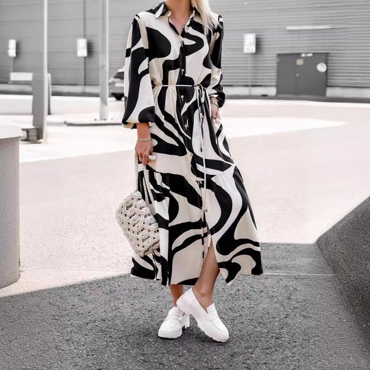 Damen Maxikleid mit modernem Muster und praktischem Taillengürtel