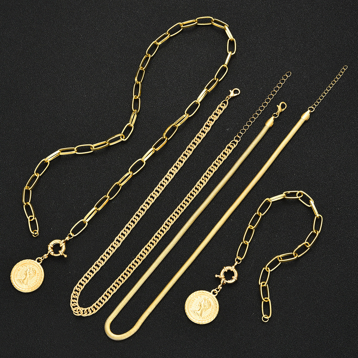 Damen Schmuckset mit mehrlagigen Ketten und detaillierten Anhängern Shop Nory