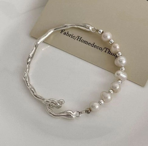 Damen Armband mit organischem Design und edlen Perlenakzenten Shop Nory
