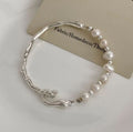 Damen Armband mit elegantem Perlendesign und künstlerischen Silberakzenten Shop Nory