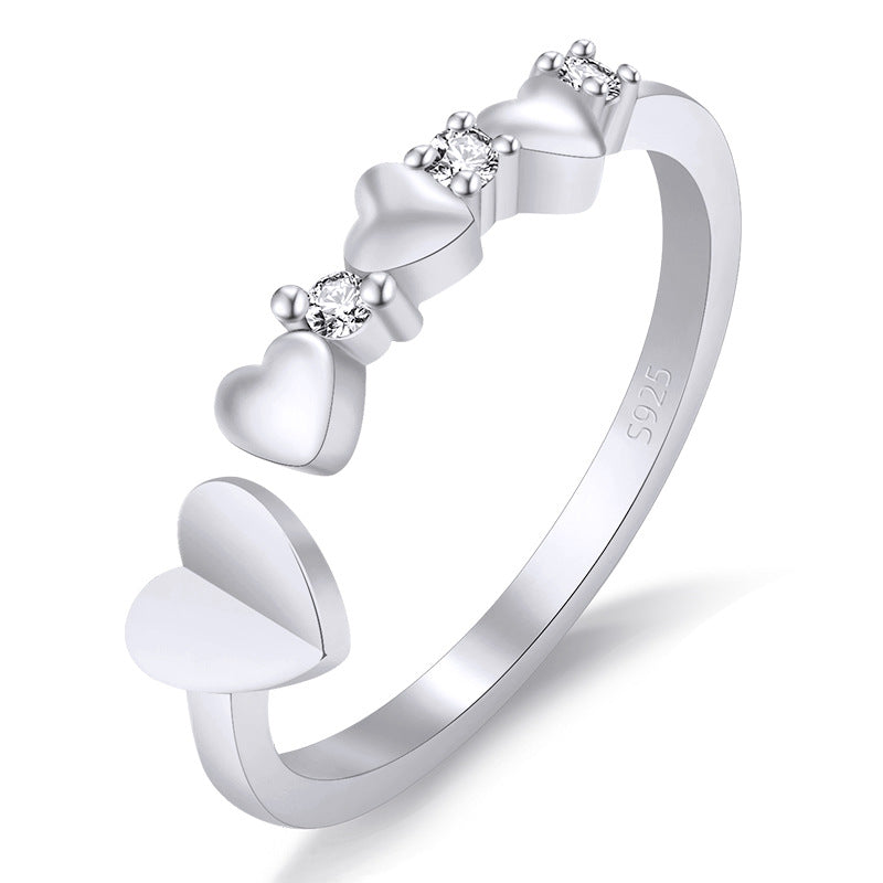 Damenring mit dekorativen Herzmotiven und funkelnden Zirkonia Shop Nory