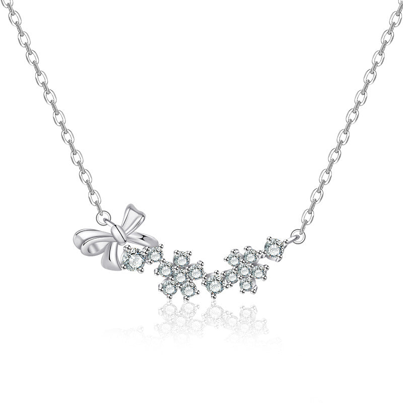 Damen Halskette mit funkelndem Blumendesign und elegantem Schleifenanhänger Shop Nory