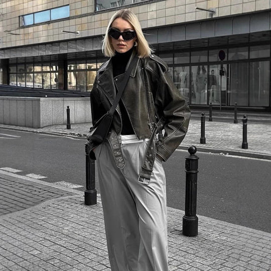 Damen Lederjacke mit Reißverschluss und GürtelDetails