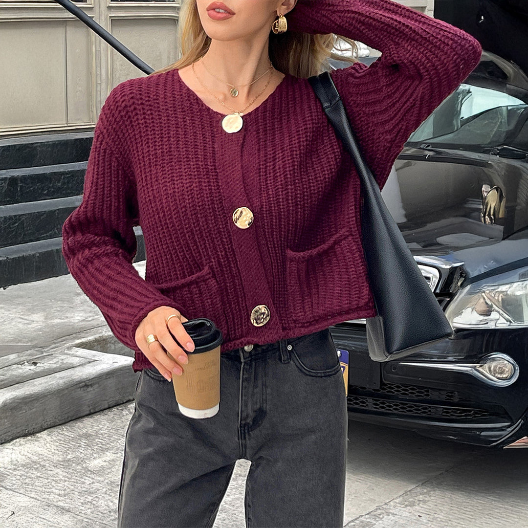 Damen nan kurz geschnittener Strukturstrick-Cardigan mit großen Goldknöpfen und aufgesetzten Taschen Shop Nory