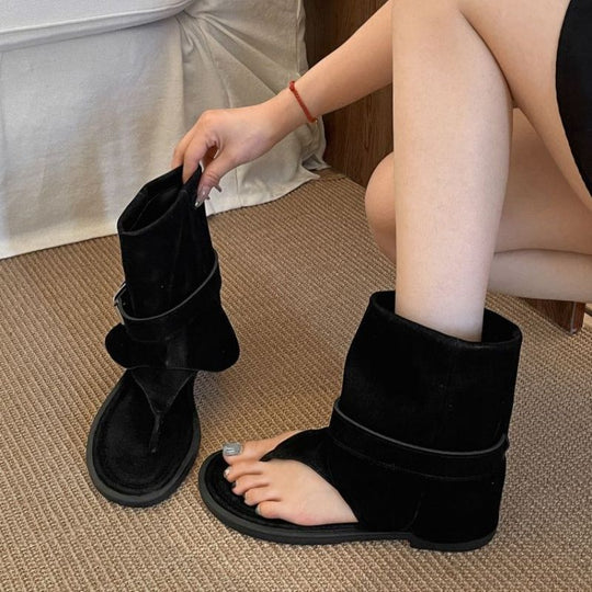 Damen Slouchy Zehenring-Mule‑Stiefel mit weitem Schaft und Ziergürtel Shop Nory