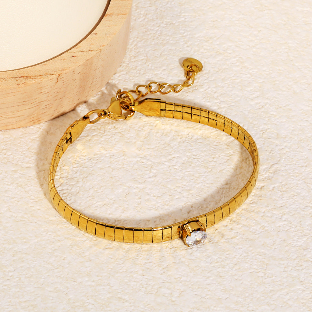 Damen Armband mit elegantem Smaragd-Anhänger und flexibler Gliederkette Shop Nory