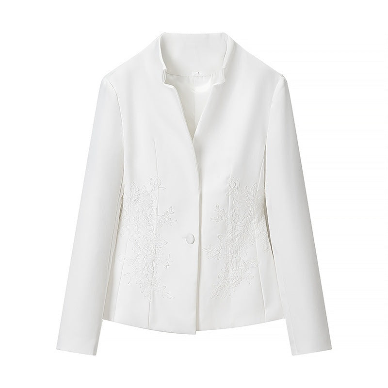 Damen taillierter Kurzblazer mit Stehkragen und floraler Ton-in-Ton-Stickerei Shop Nory