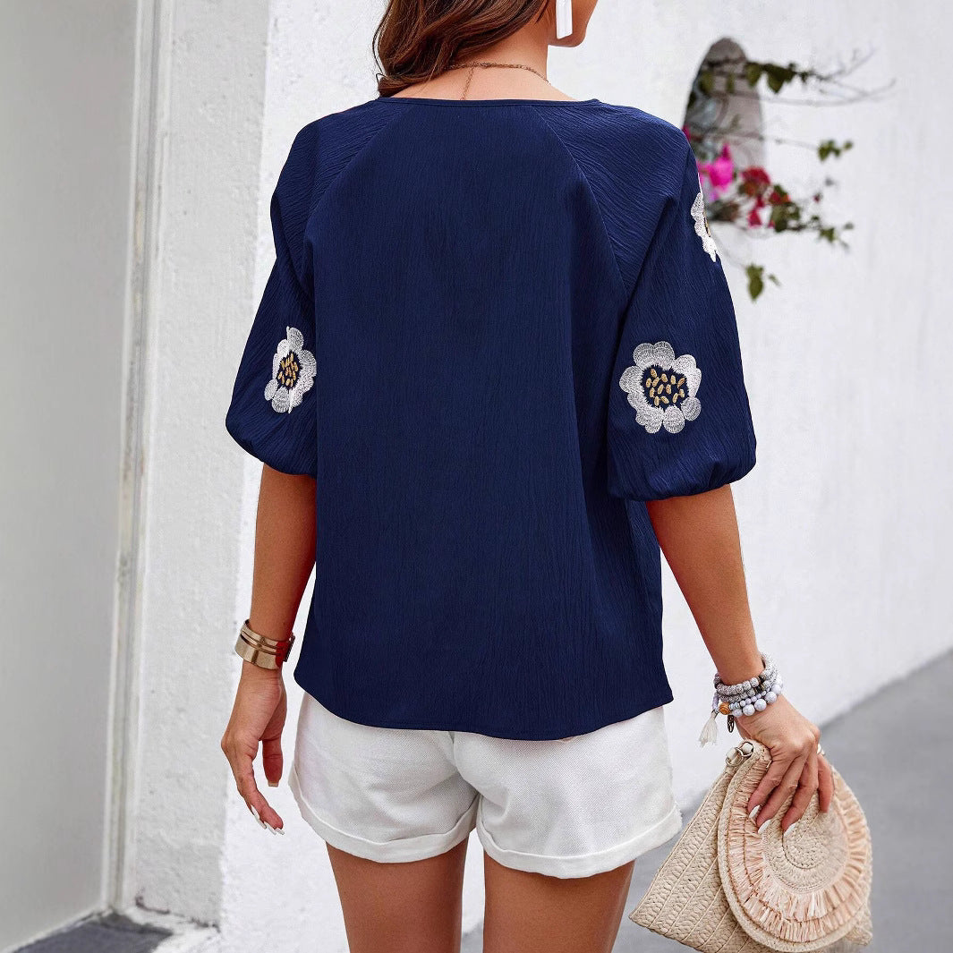 Damen Boho-Bluse mit V-Ausschnitt, floraler Stickerei und Kurzarm Shop Nory