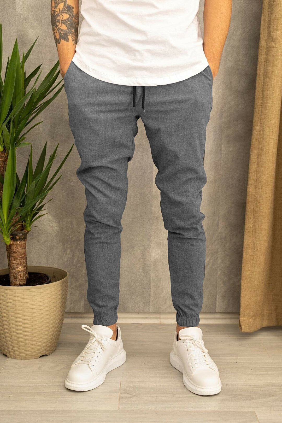 Herren Slim-Fit Jogginghose mit elastischem Bund und praktischen Seitenklapptaschen