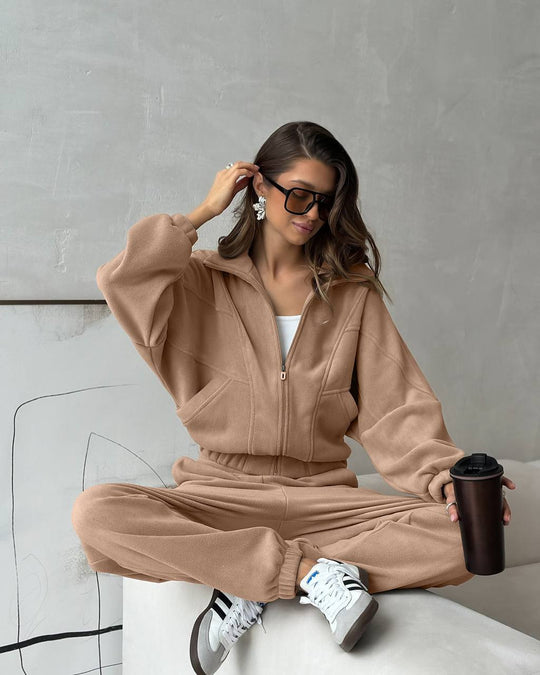 Damen kurzes Reißverschluss-Hoodie mit elastischem Bund und schmal zulaufender High-Waist-Jogginghose aus schwerem French-Terry Shop Nory