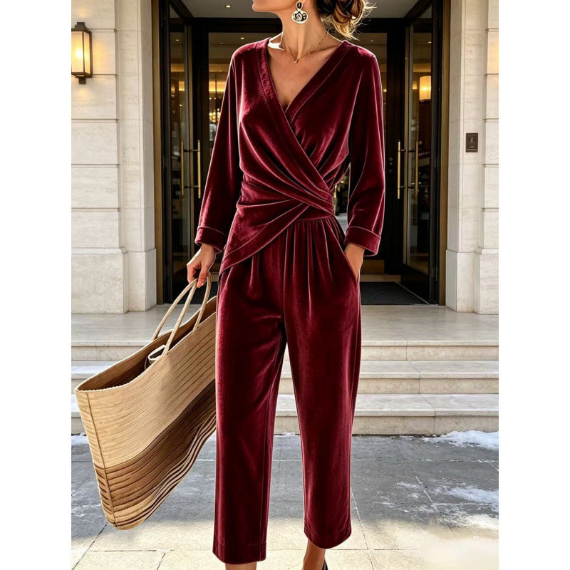 Damen Samt-Jumpsuit mit Wickeloberteil, taillierter Drapierung und weitem knöchellangem Bein Shop Nory