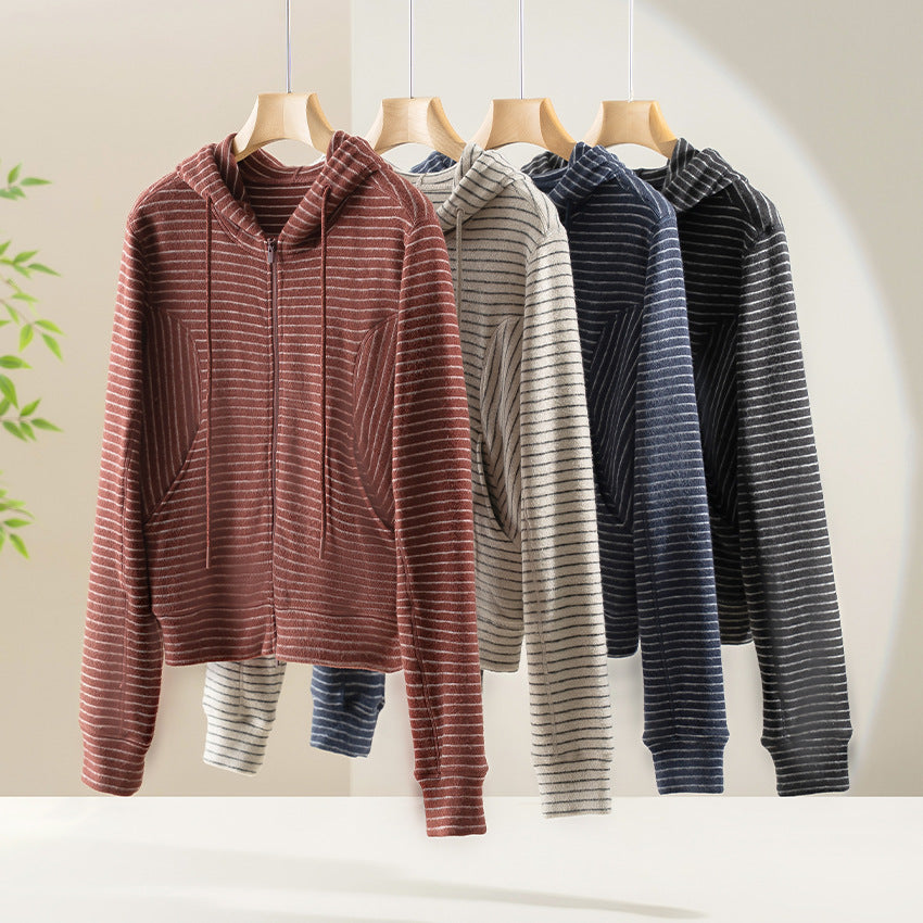Damen Gestreifte Kapuzen-Zip-Strickjacke mit Eingrifftaschen und schmalem Rippbündchen Shop Nory