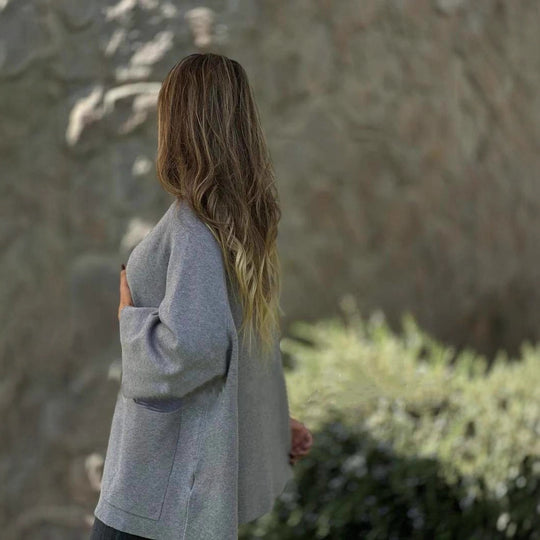 Damen Oversize Cape-Cardigan mit Stehkragen, aufgesetzten Taschen und Zierknöpfen Shop Nory