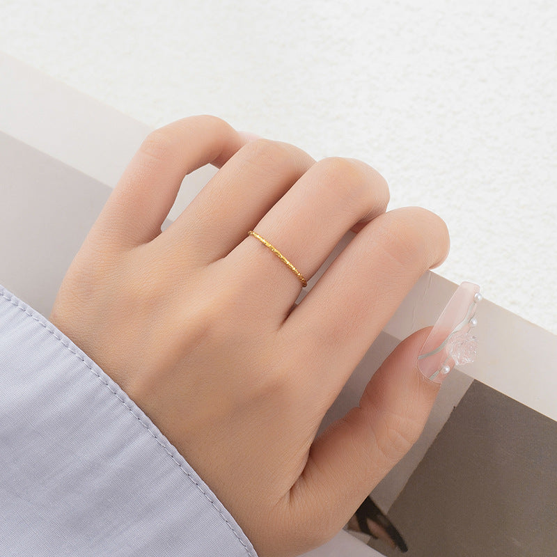 Damen minimalistischer Ring mit glänzenden Zirkonia-Details Shop Nory