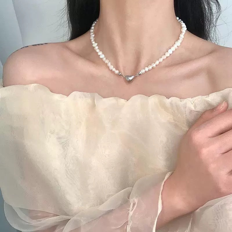 Damen Armband mit handgefertigten Perlen und herzförmigem Anhänger Shop Nory