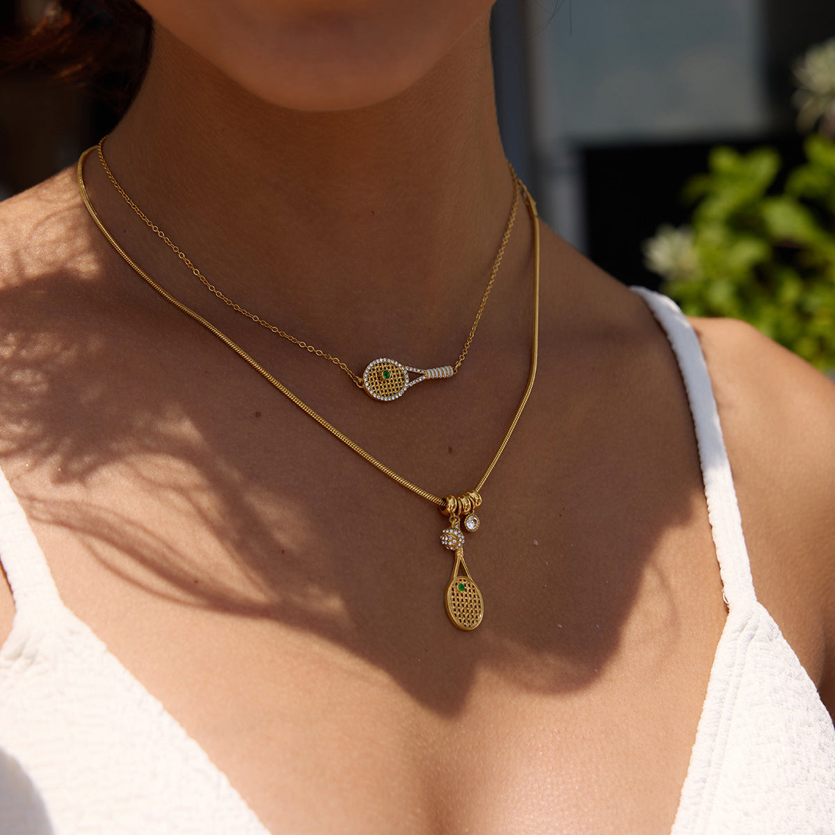 Damen Halskette mit Tennis-Racket-Anhänger aus hypoallergenem Edelstahl und eleganter Zirkonia-Verzierung Shop Nory
