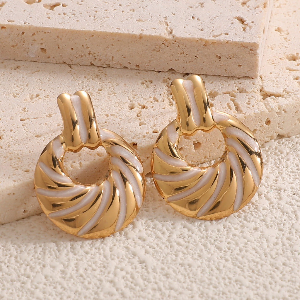 Damen Ohrringe mit elegantem, skulpturalem Design Shop Nory