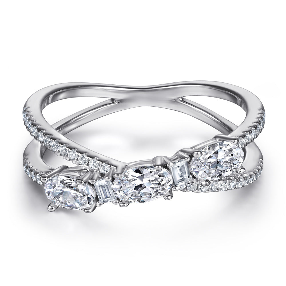 Damen Eleganter und funkelnder Verlobungsring mit ovalem Diamanten Shop Nory